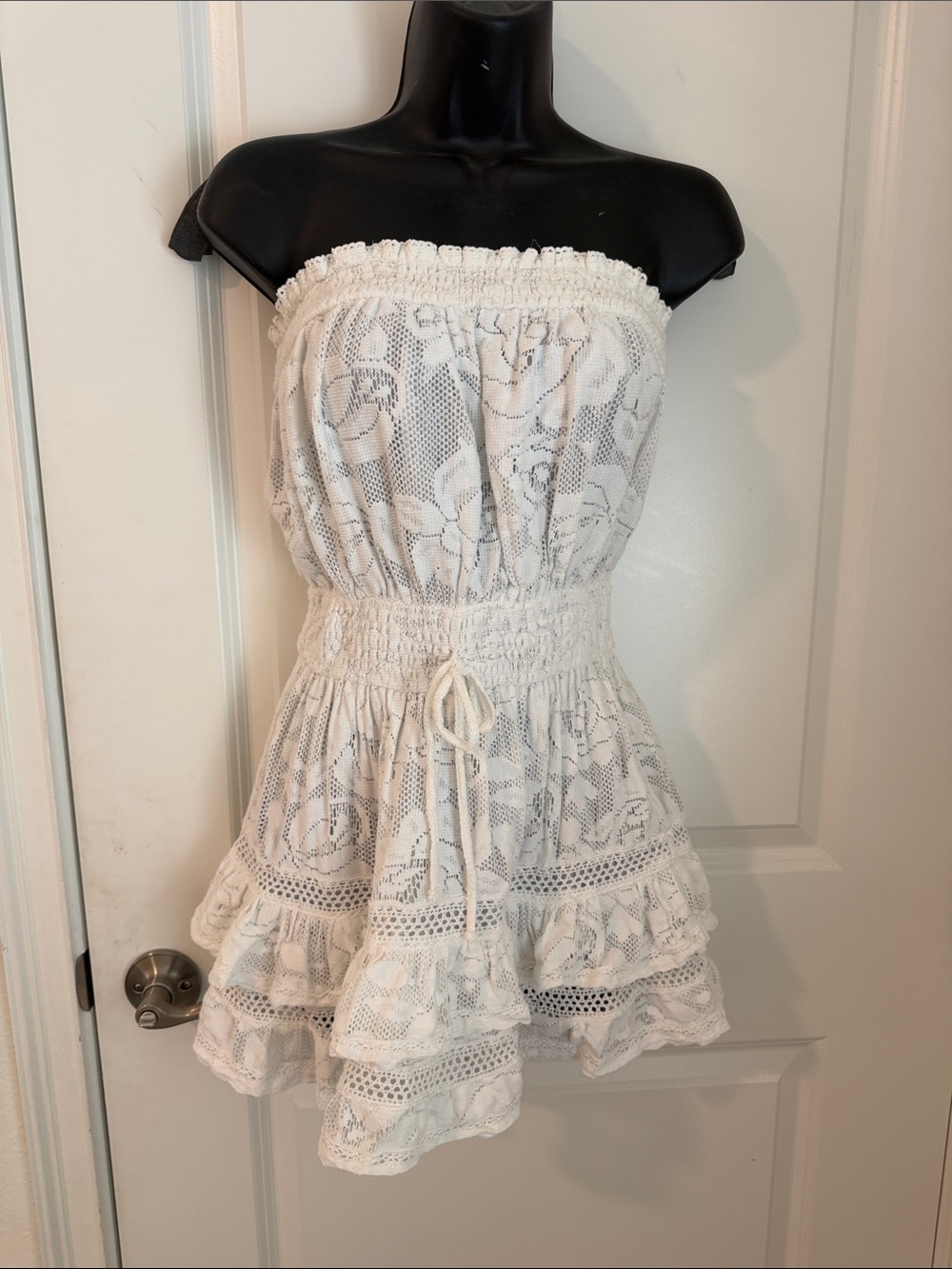Surf Gypsy White Strapless Lace Tiered Mini Dress